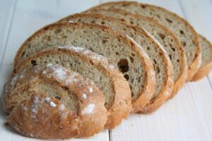 Read more about the article Czym zastąpić białe pieczywo? Proste alternatywy do kanapek, śniadań i kolacji