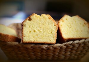 Read more about the article Czym zastąpić biszkopt w deserach na zimno? Proste zamienniki do ciast i deserów bez pieczenia