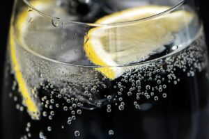 Read more about the article Czym zastąpić słodkie napoje u dzieci? Proste pomysły na smaczne napoje do domu i lunchboxa
