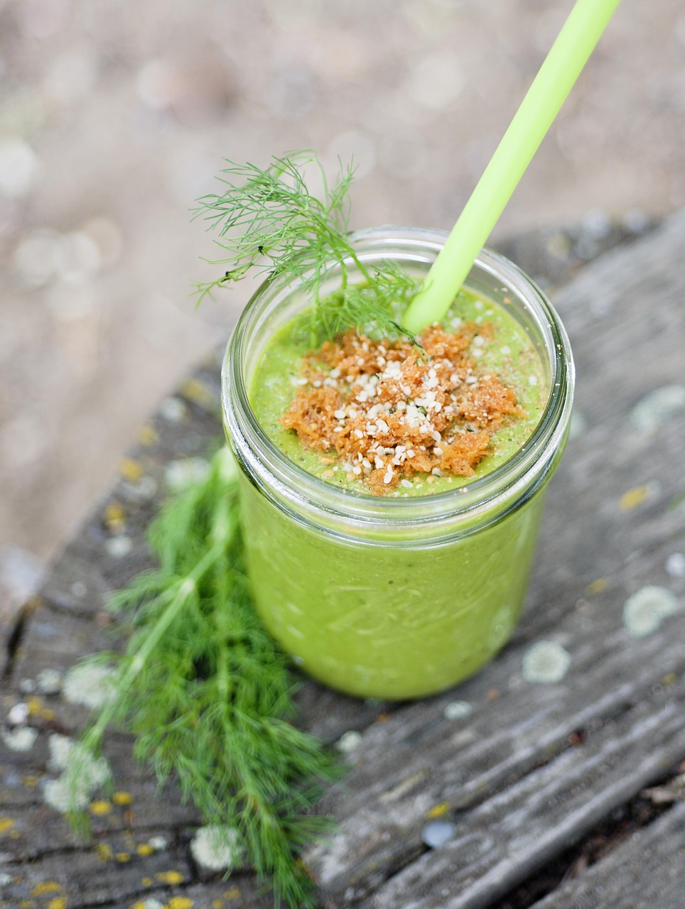 Read more about the article Smoothie z awokado – kremowy koktajl i prosty przepis
