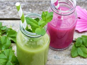 Read more about the article Letnie smoothie – orzeźwiające koktajle na upały