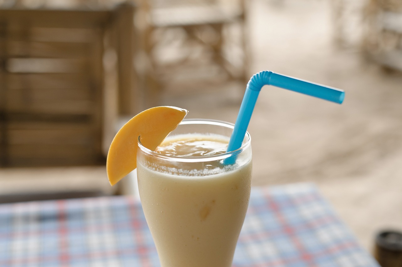 Read more about the article Smoothie z maślanką – prosty przepis na owocowy koktajl